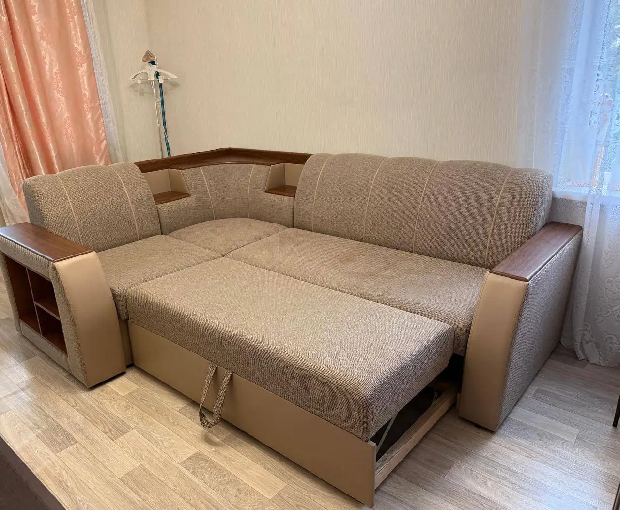 Продам угловой диван б/у в хорошем состоянии - Мебель (Для дома и дачи) в Уссурийск