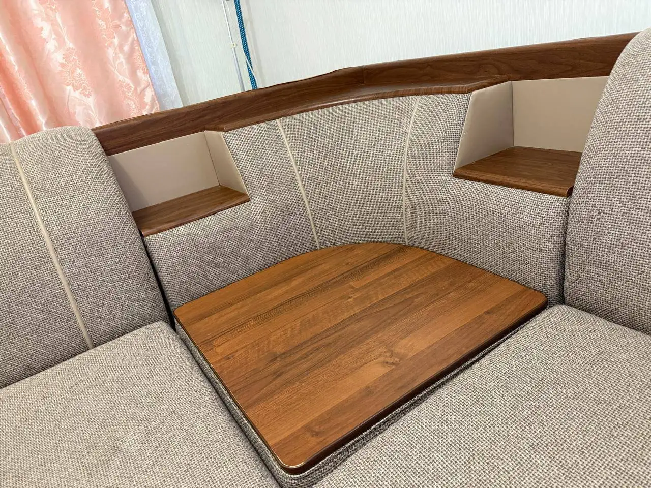 Продам угловой диван б/у в хорошем состоянии - Мебель (Для дома и дачи) в Уссурийск