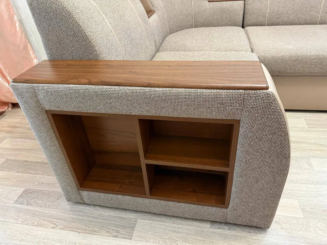 Продам угловой диван б/у в хорошем состоянии - Мебель (Для дома и дачи) в Уссурийск