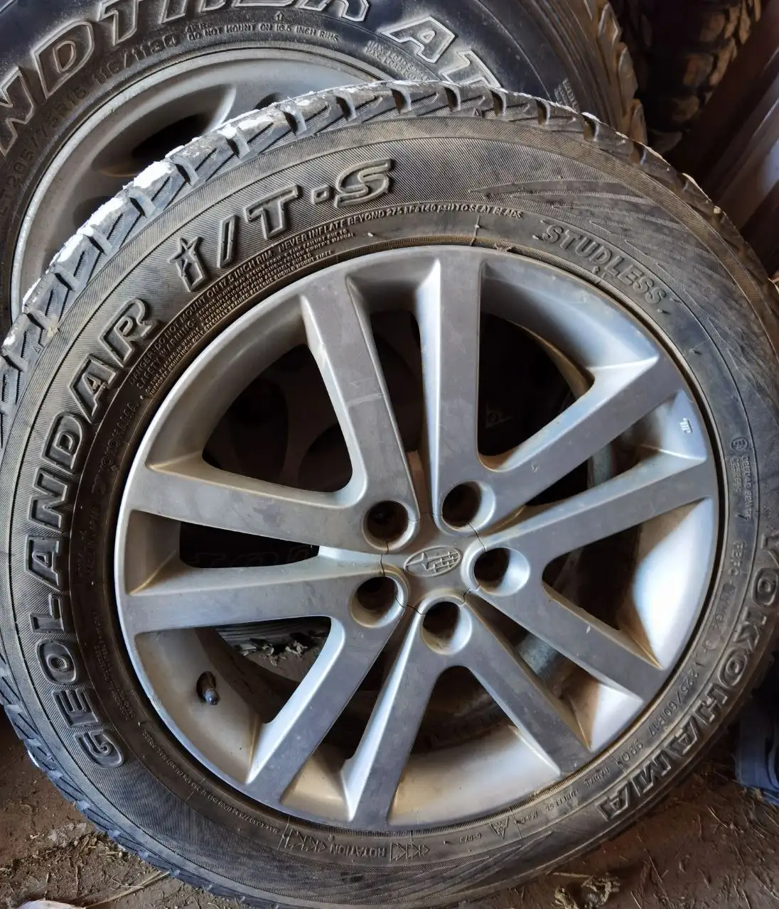 Продам оригинальные диски R17 на Subaru - Колёса и шины (Авто) в Владивосток