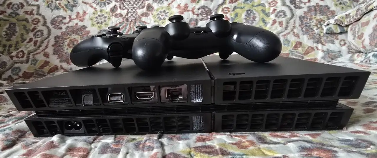 Продам Sony PlayStation 4 1TB - Игровые приставки (Электроника) в Владивосток