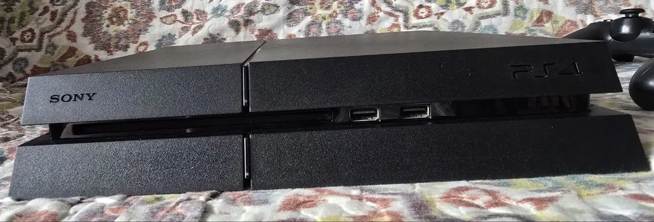 Продам Sony PlayStation 4 1TB - Игровые приставки (Электроника) в Владивосток
