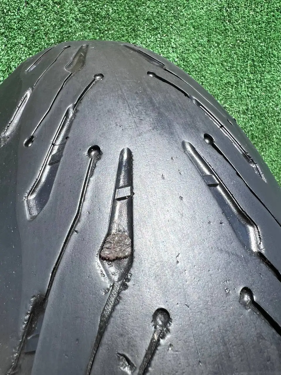 Продам мотошину Michelin ROAD 5 180/55 R 17 - Мотоциклетные шины (Авто) в Владивосток