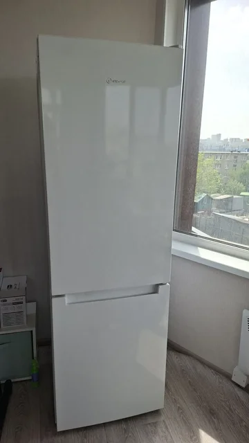Холодильник Indesit ITS 4180 W - Офисная мебель в Владивосток