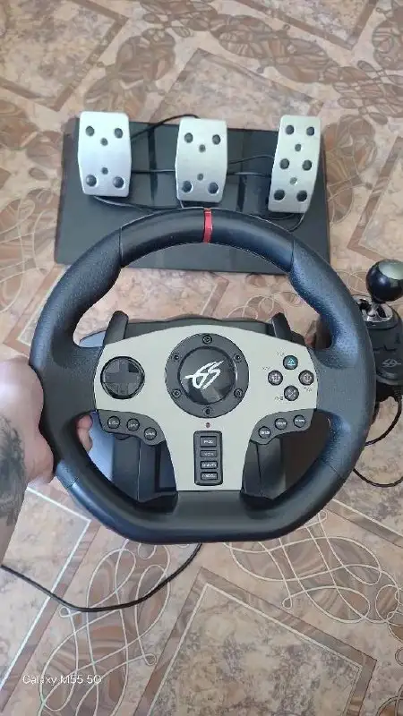 Игровой руль, новый - Игровые аксессуары (Хобби и отдых) в Владивосток