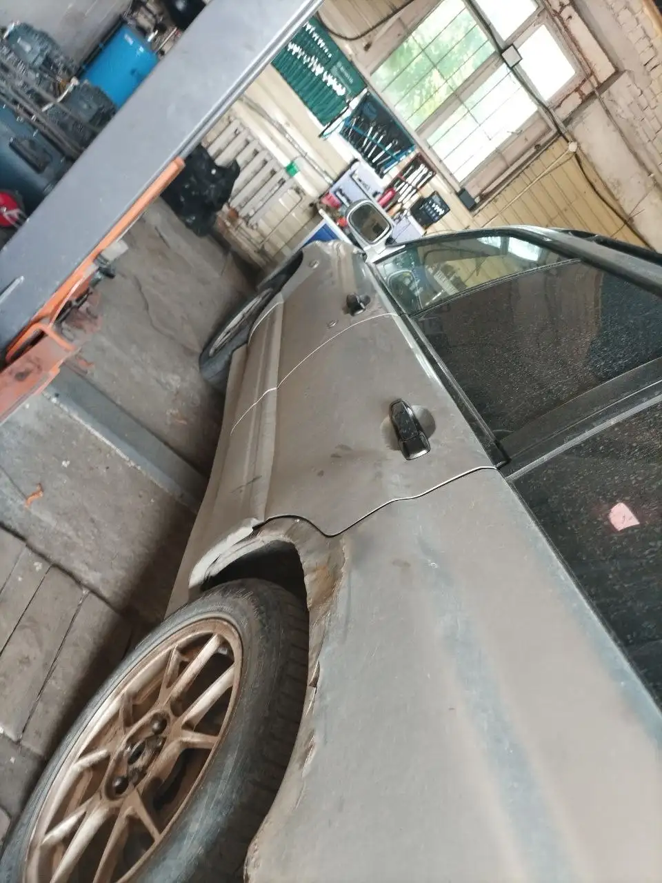 Продам автомобиль с гнилой задней частью - Авто в Владивосток