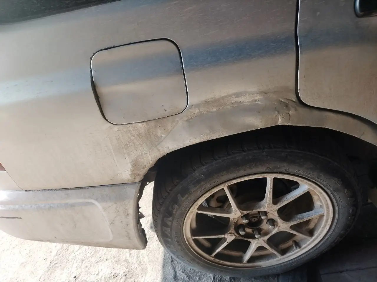 Продам автомобиль с гнилой задней частью - Авто в Владивосток