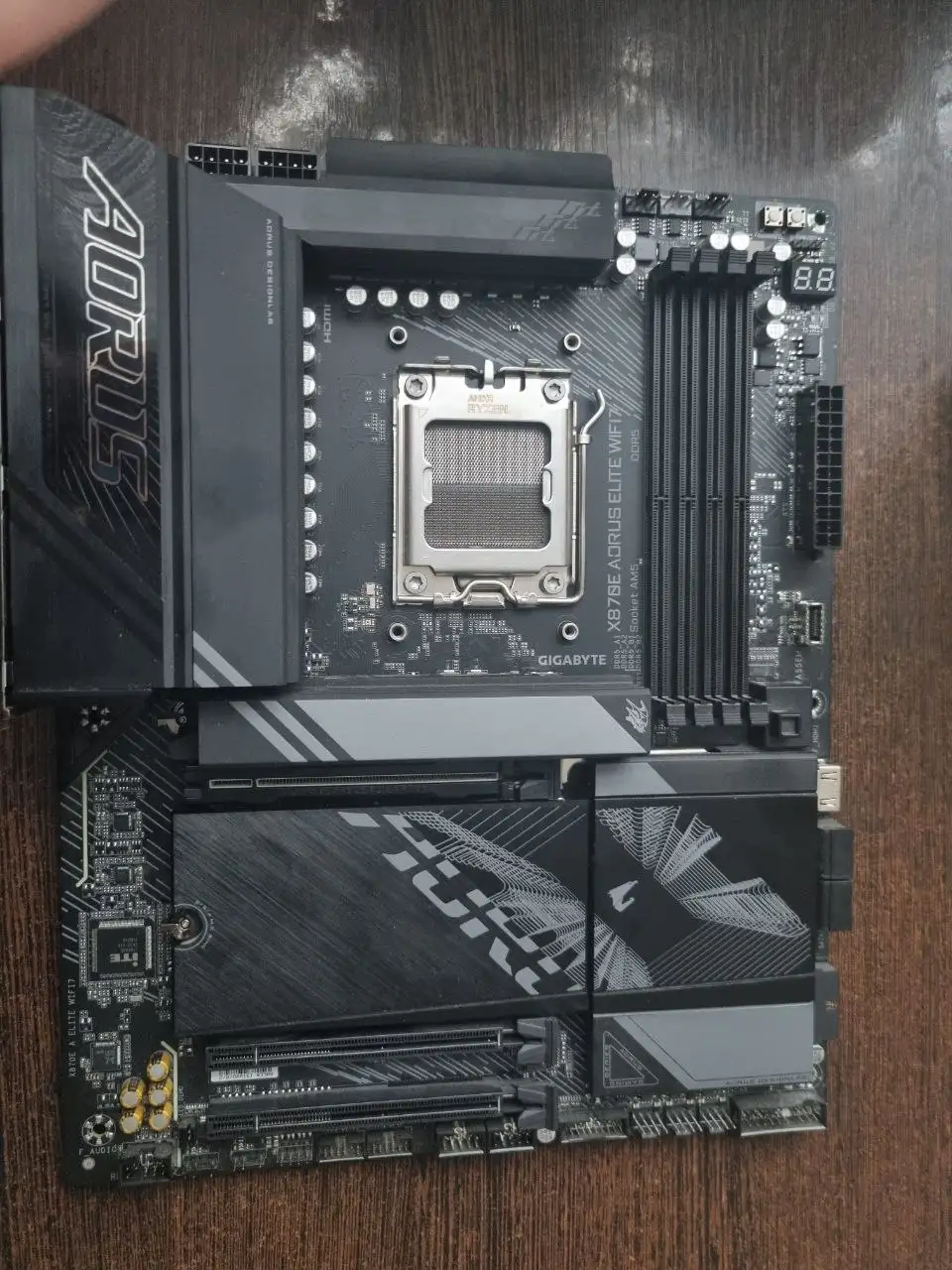 Игровой монитор AORUS FO27Q3 и материнская плата Gigabyte X870E - Мониторы (Электроника) в Владивосток