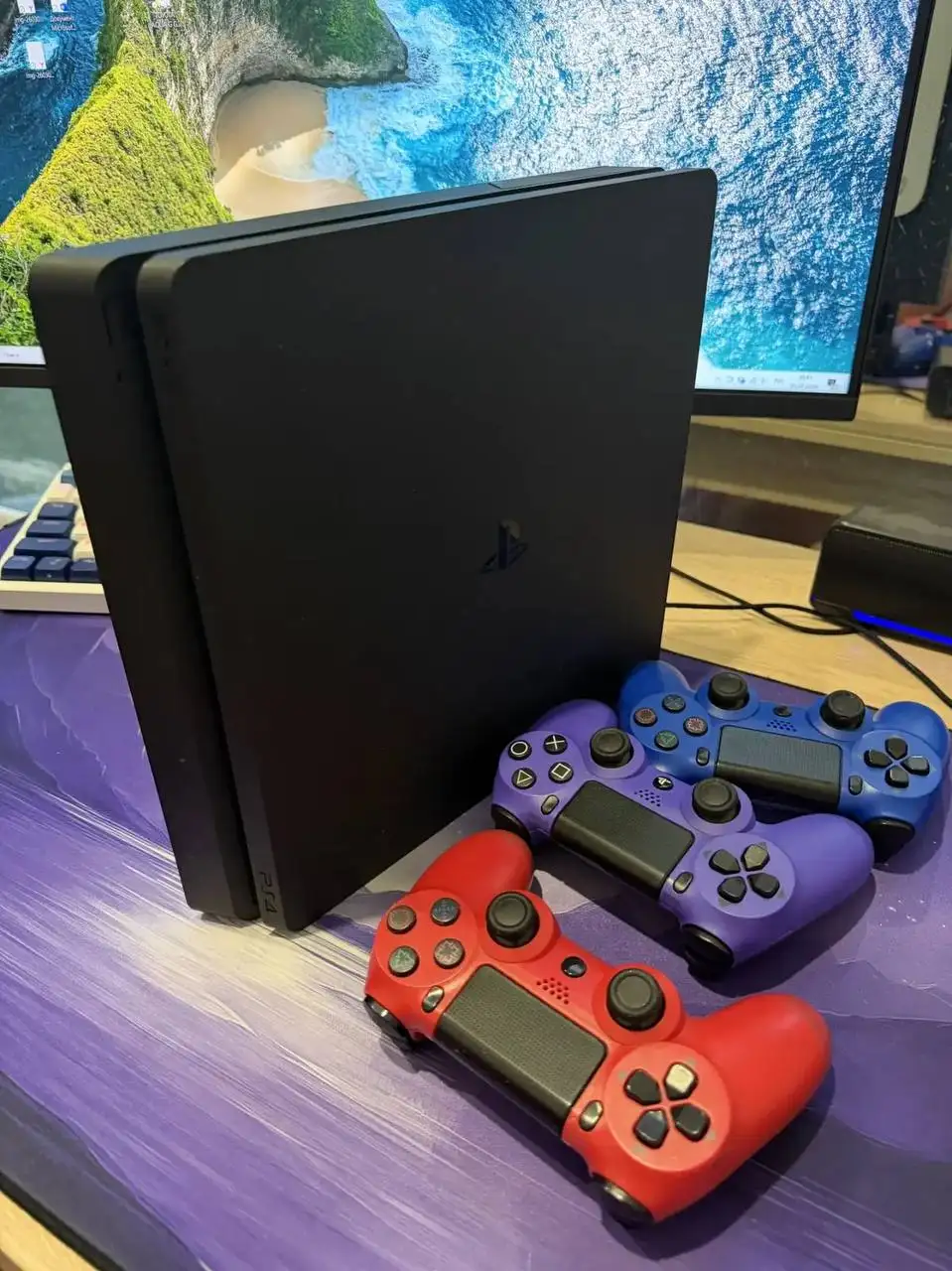 PS4 Slim 1TB CUH-2208B - Игровые приставки (Электроника) в Владивосток
