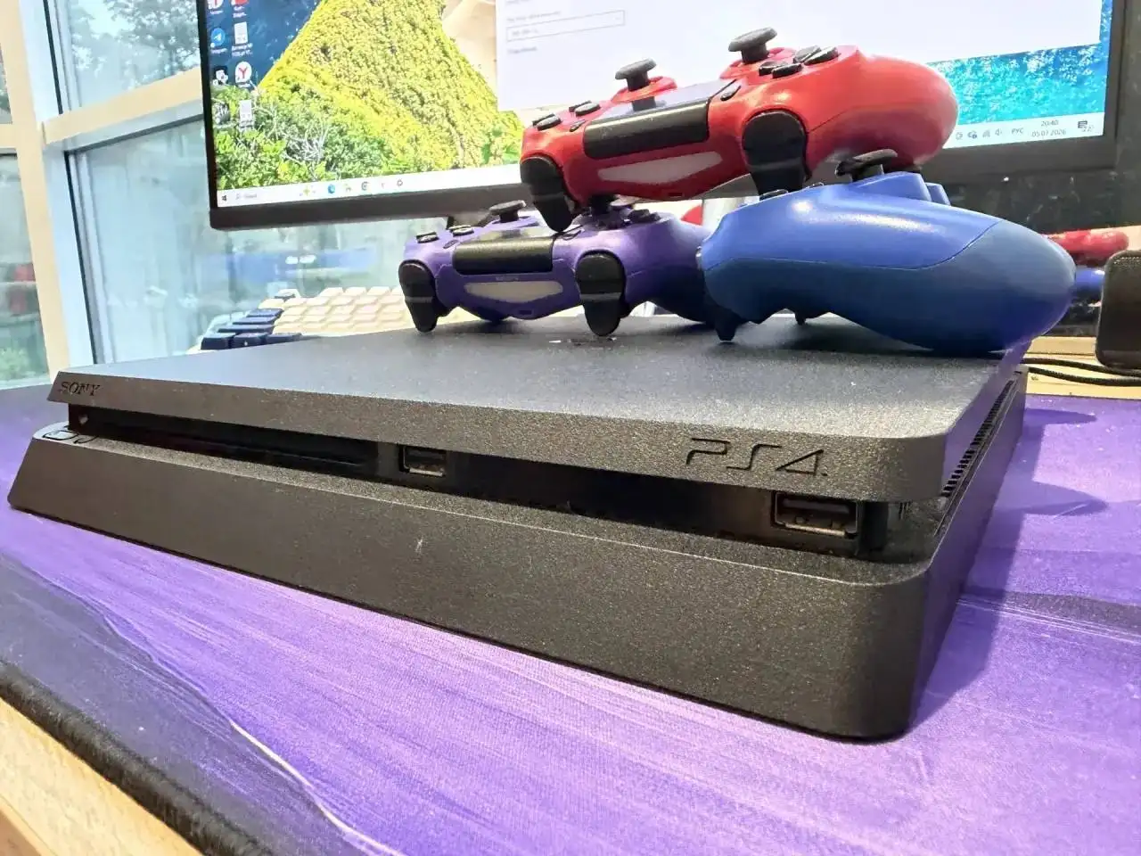 PS4 Slim 1TB CUH-2208B - Игровые приставки (Электроника) в Владивосток