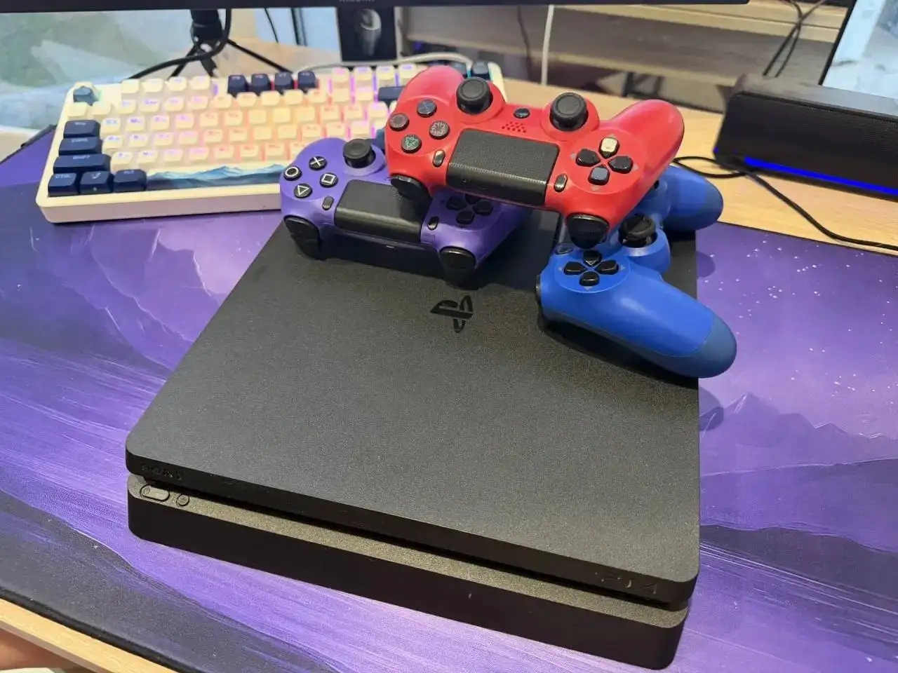 PS4 Slim 1TB CUH-2208B - Игровые приставки (Электроника) в Владивосток