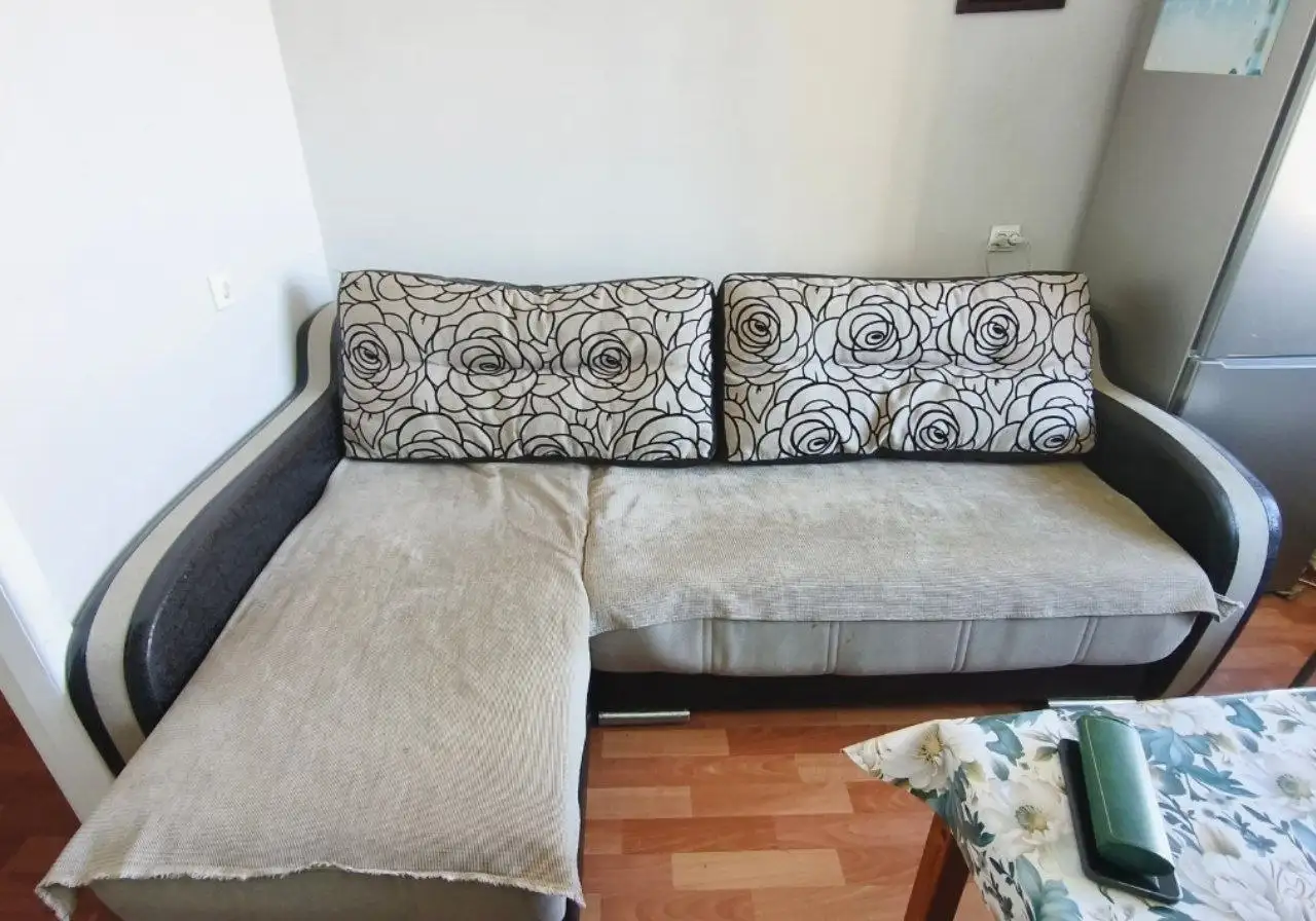 Продам угловой диван - Диваны (Для дома и дачи) в Владивосток