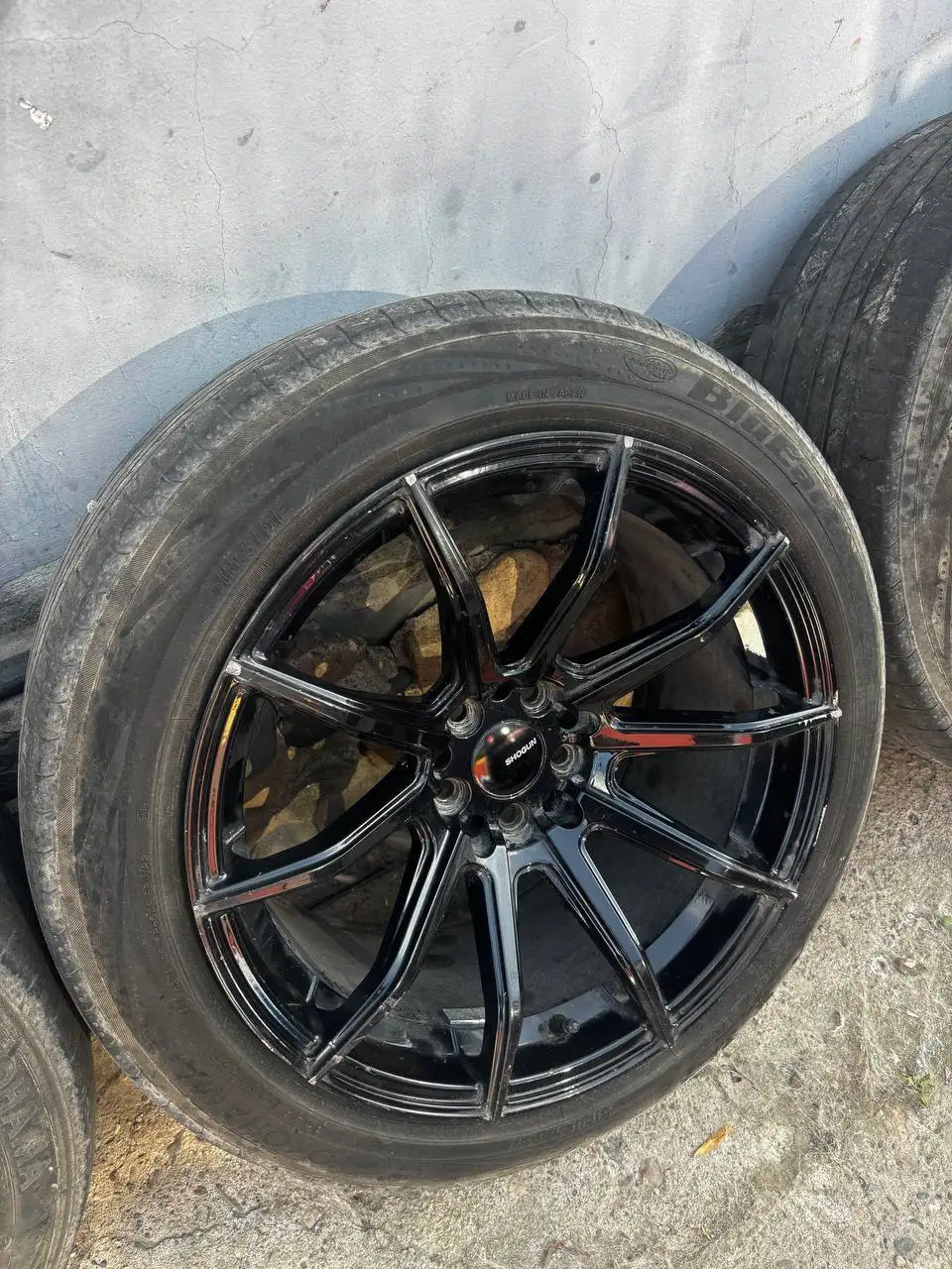 Продам литье Shogun S10 R17 с летней резиной в Уссурийске - Диски (Запчасти) в Уссурийск
