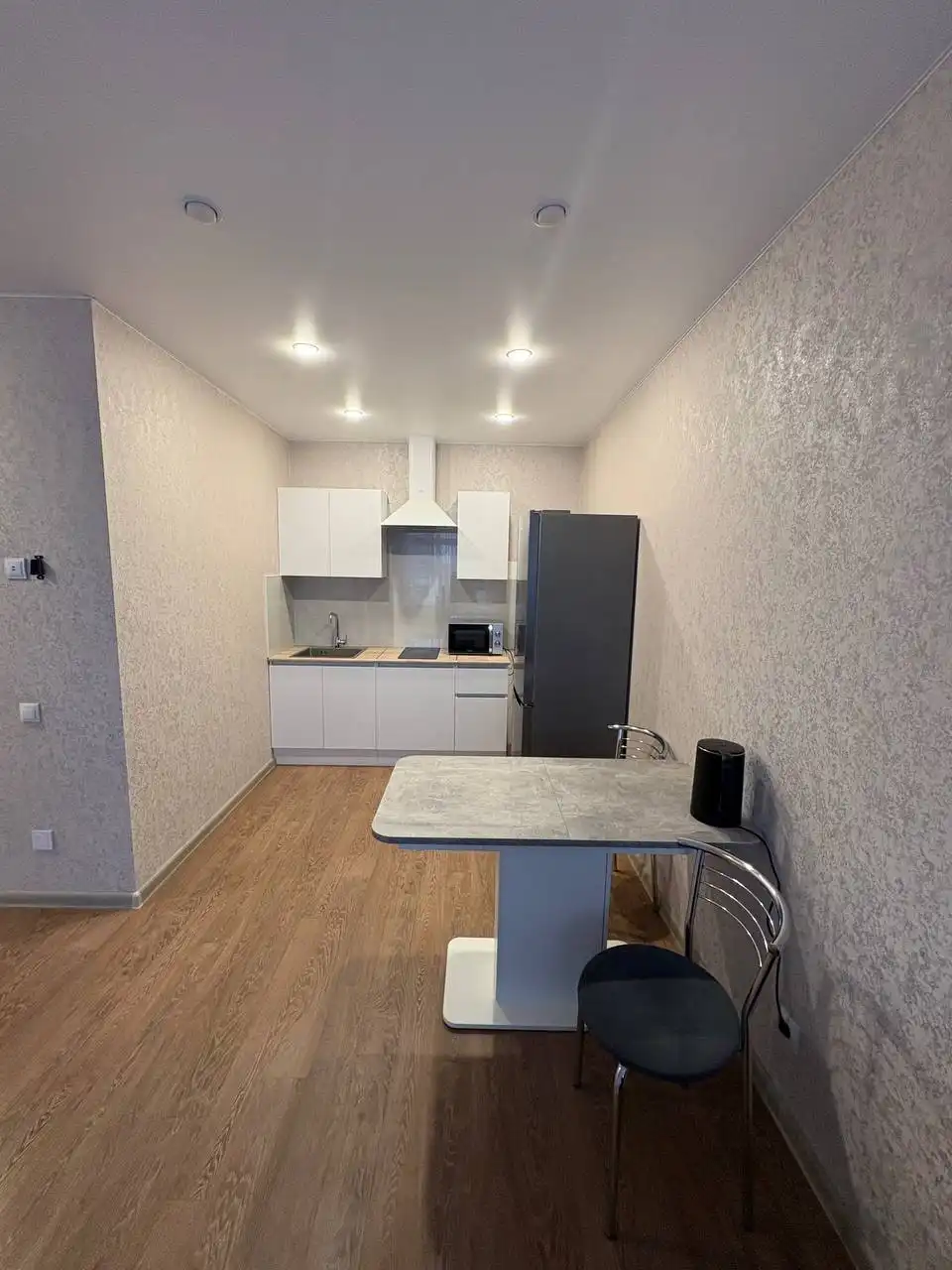 Сдам 1 комнатную квартиру на Харьковской 76,35+счетчики - Аренда (Недвижимость) в Тюмень