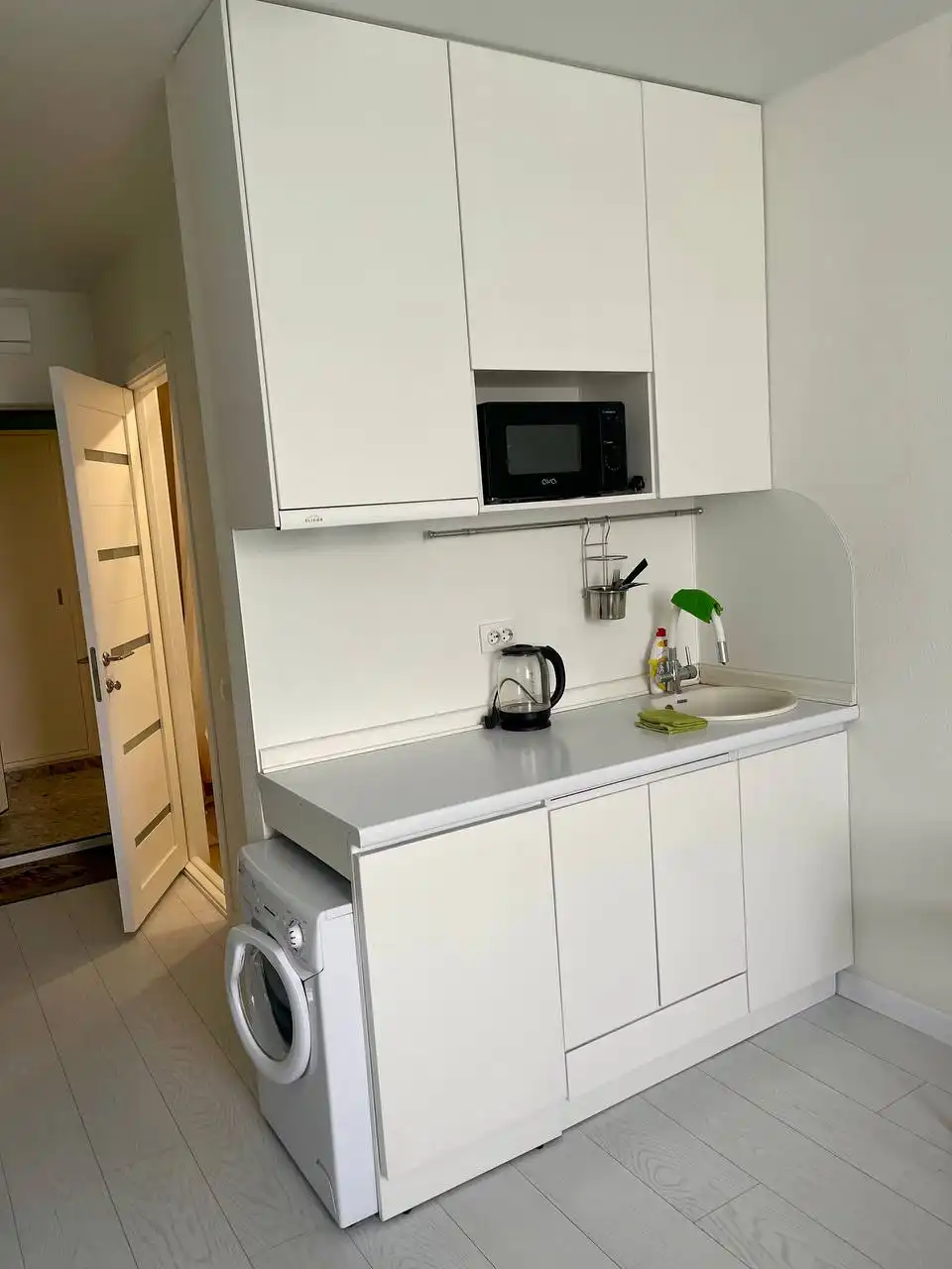 Студия посуточно в ЖК Колумб