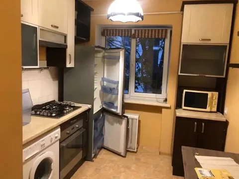 Сдам 1-комнатную квартиру 42 м² в тихом районе - Недвижимость в Тюмень