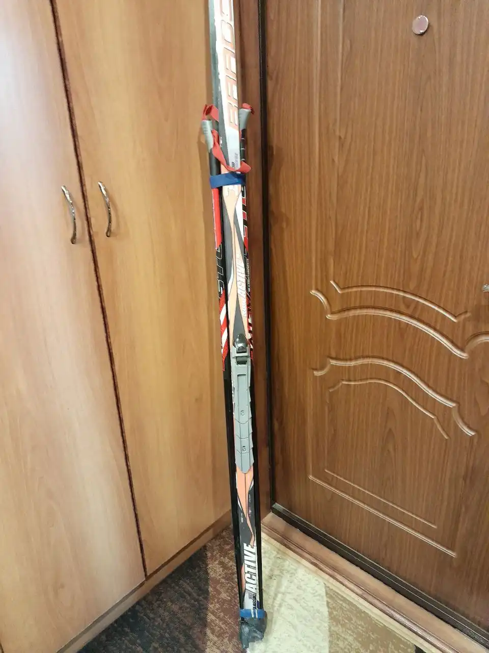 Продажа лыж и часов