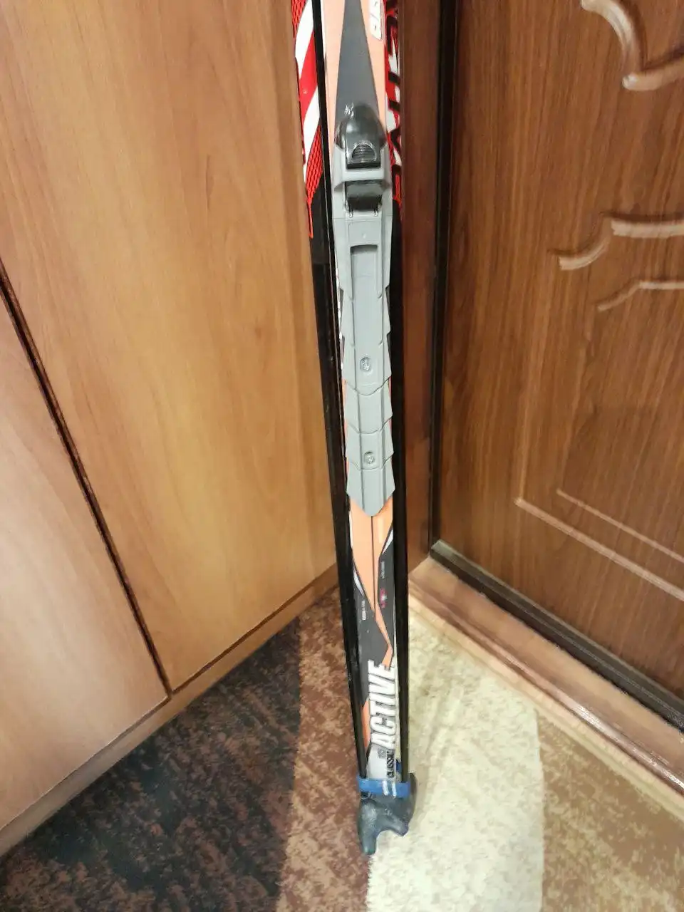 Продажа лыж и часов