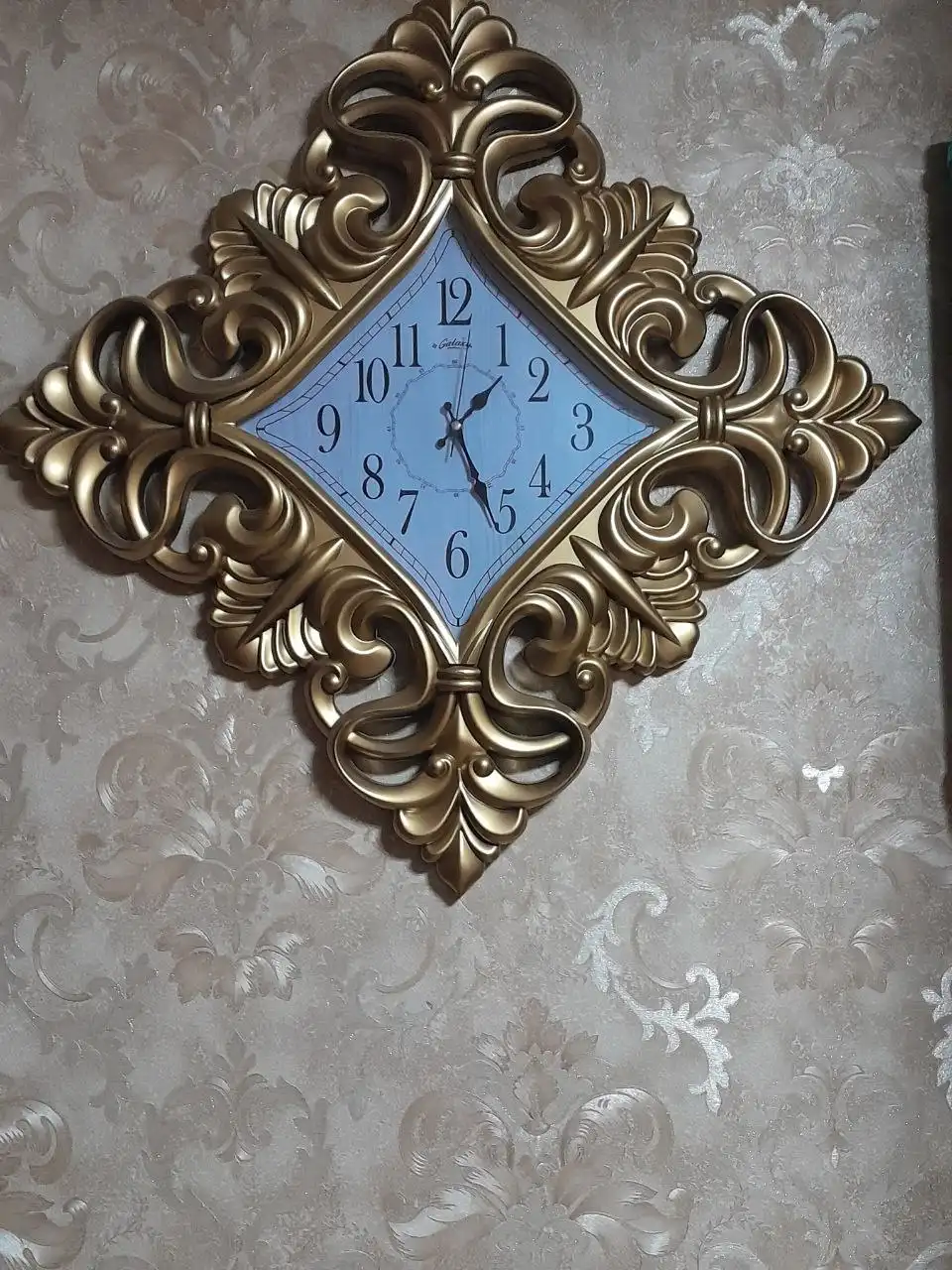 Продажа лыж и часов