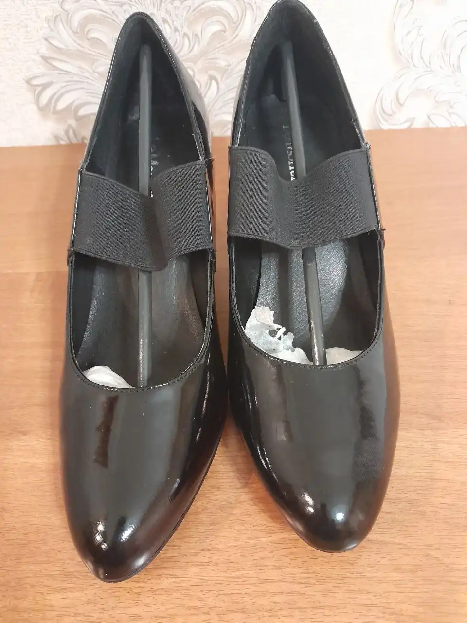 Цветок кливия и туфли новые