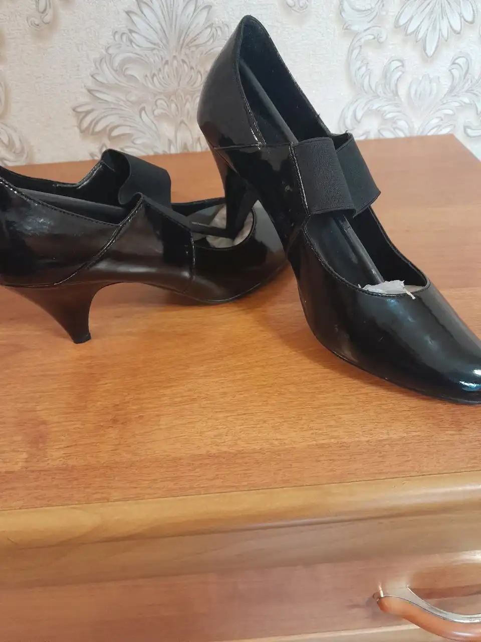 Цветок кливия и туфли новые