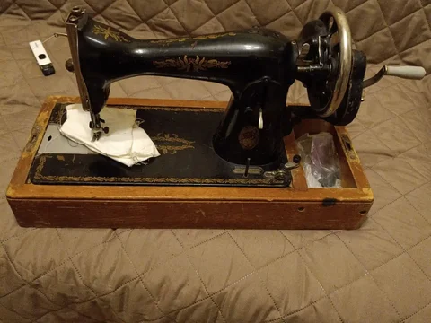 Швейная машинка в рабочем состоянии - Для дома и дачи в Подольск