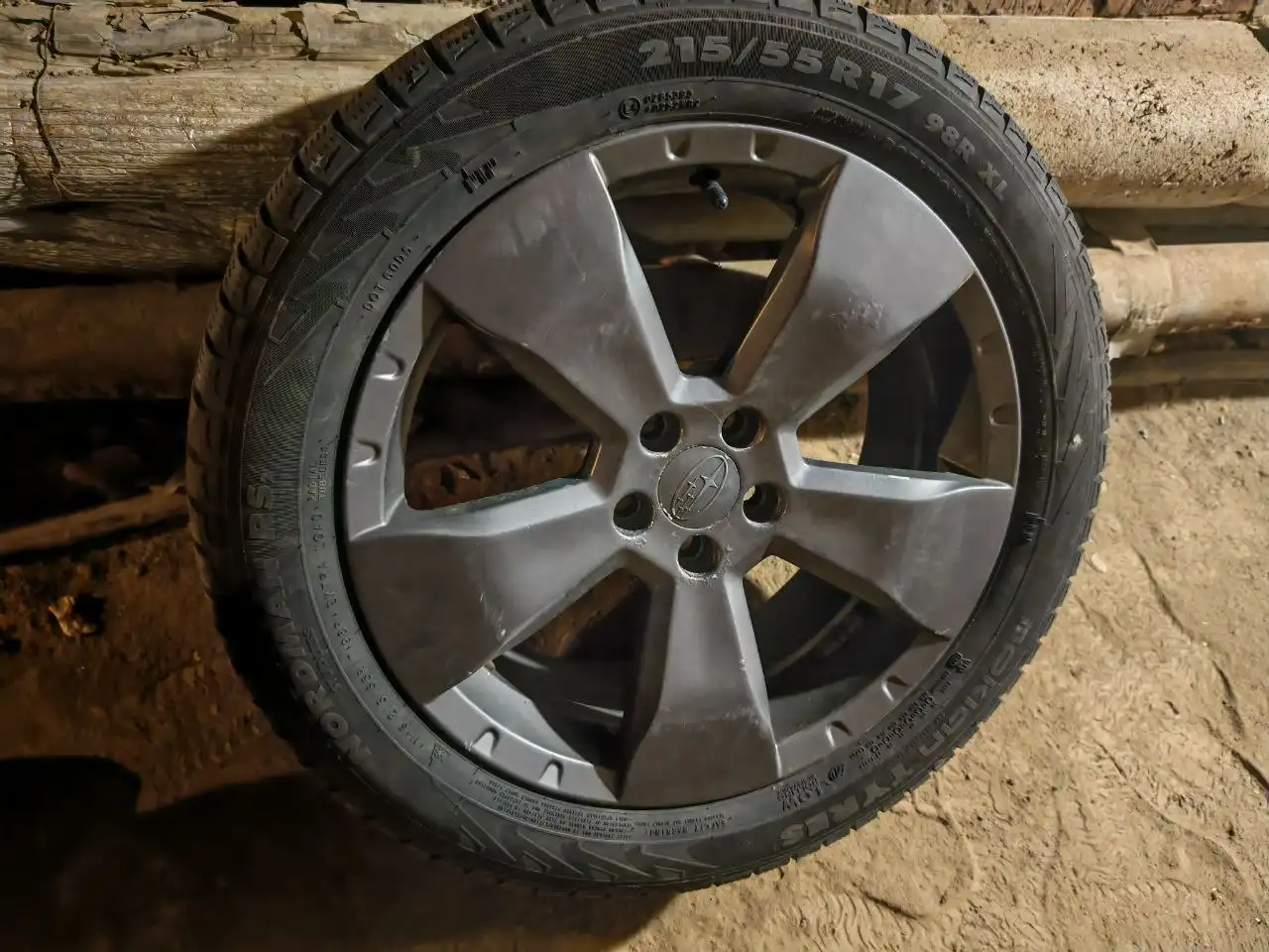 Колеса в сборе зимняя резина 215/55/R17 с Субару Оутбэк