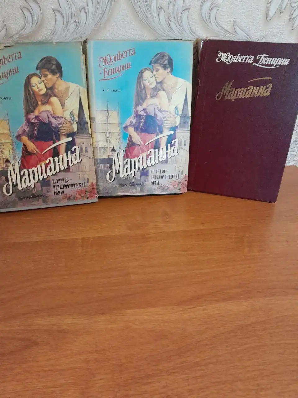 Книги б/у и настенные часы в Подольске