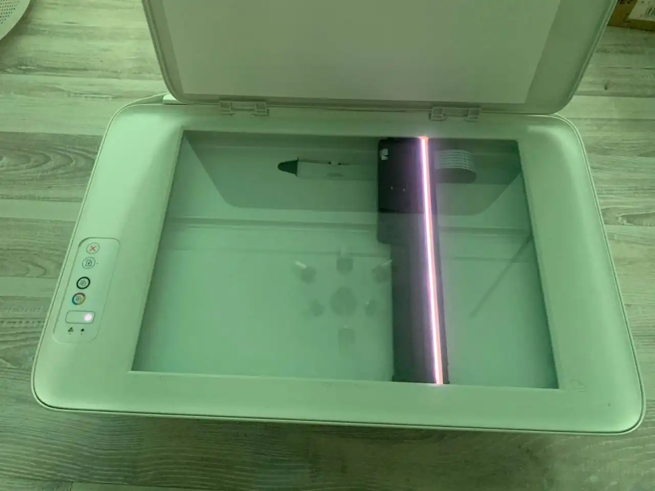 Цветной МФУ HP Deskjet 2320 с неисправностью картриджей