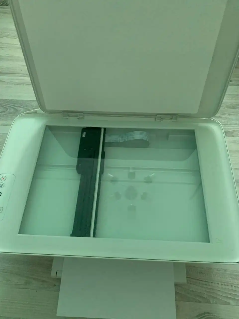 Цветной МФУ HP Deskjet 2320 с неисправностью картриджей