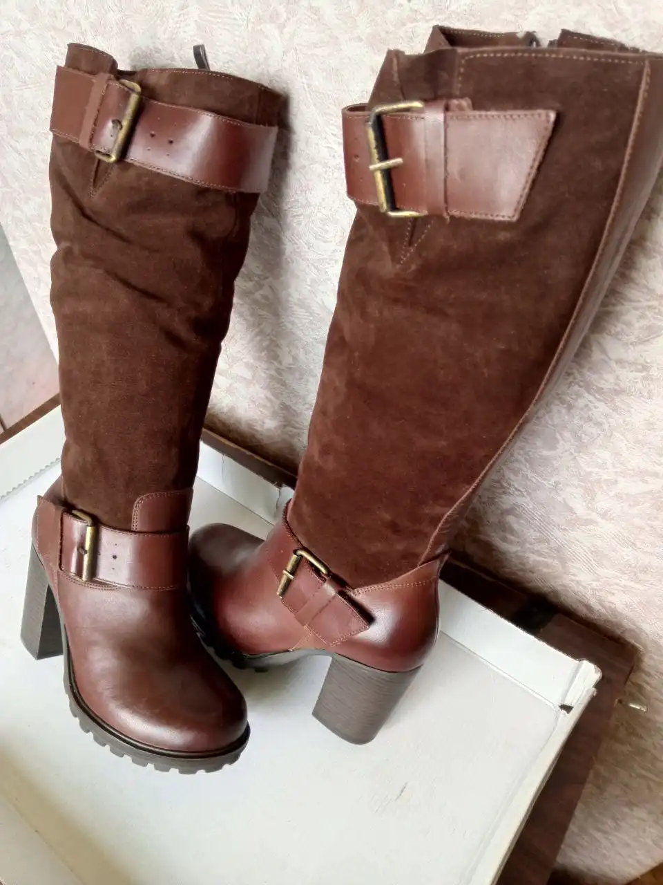 Новые изделия из натуральной кожи, замши и шерсти