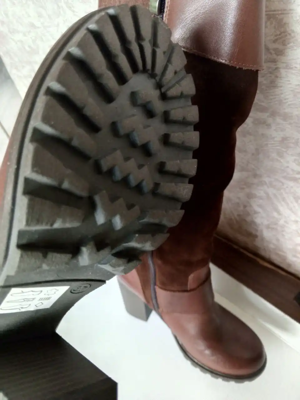 Новые изделия из натуральной кожи, замши и шерсти