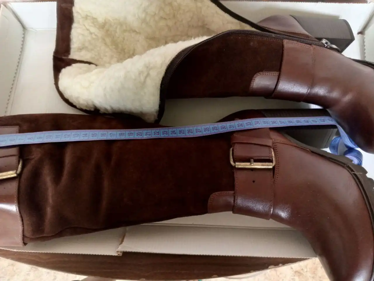 Новые изделия из натуральной кожи, замши и шерсти