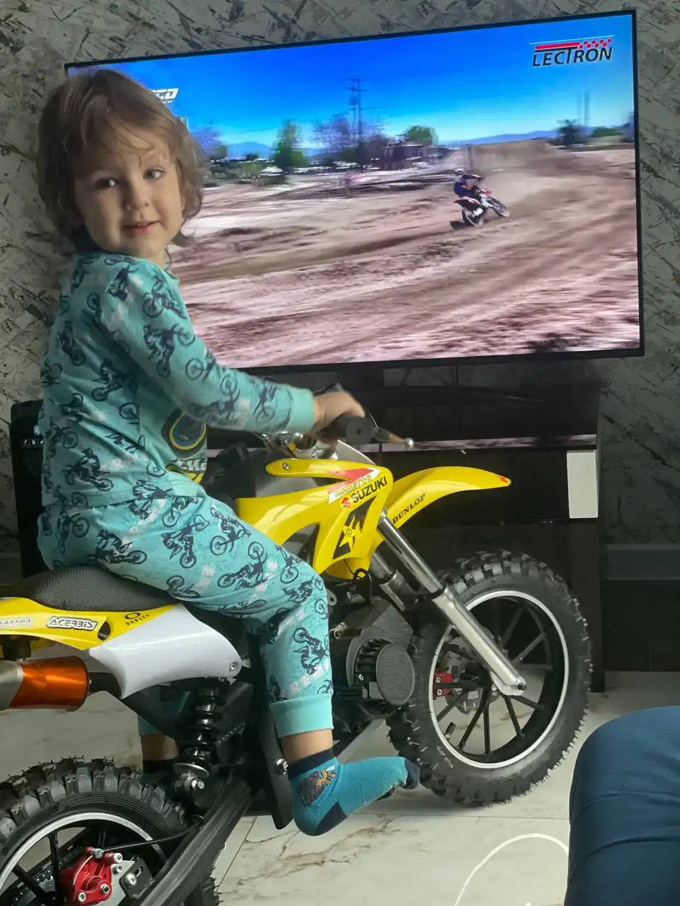 Бензиновый мотоцикл для ребенка на Новый год