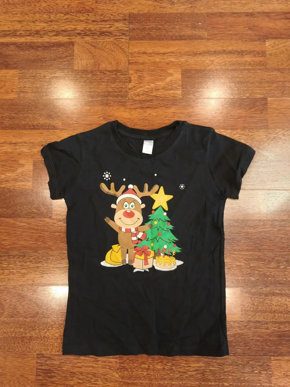 Футболка с новогодним принтом