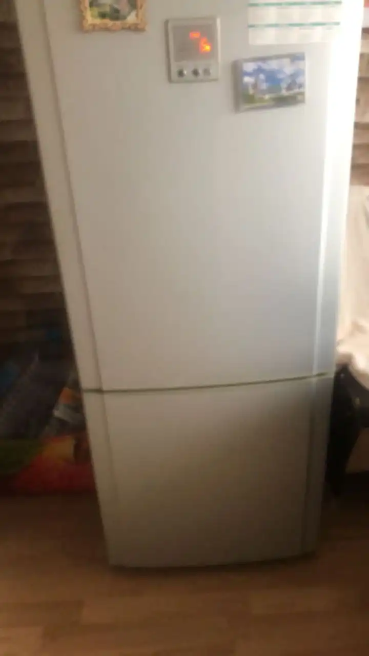 Холодильник Samsung на запчасти или ремонт - Барахолка в Подольск