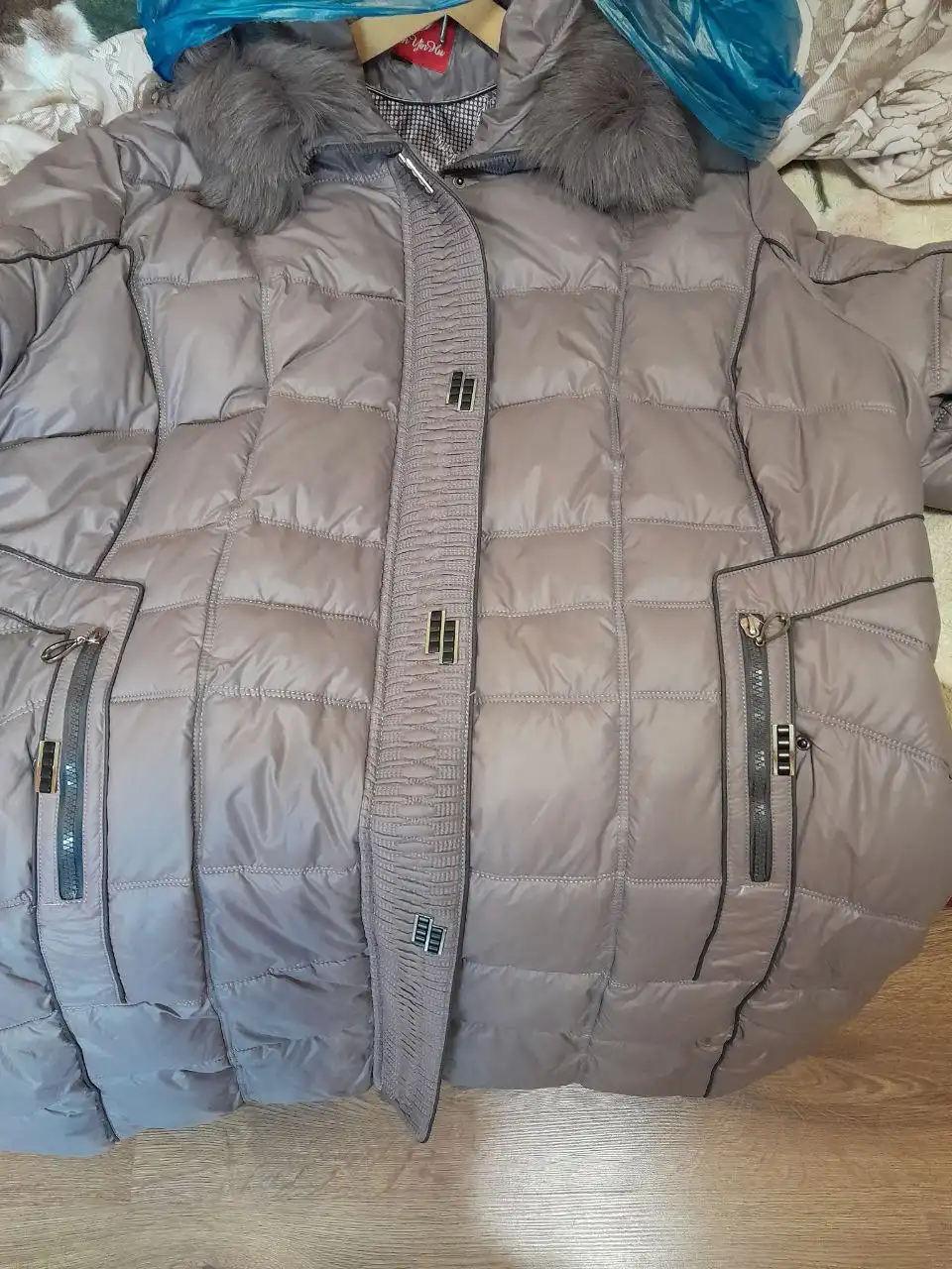 Продажа пальто, самоката, часов и цветка