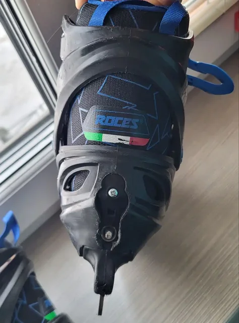 Бу коньки сломанная лапка - Коньки в Подольск