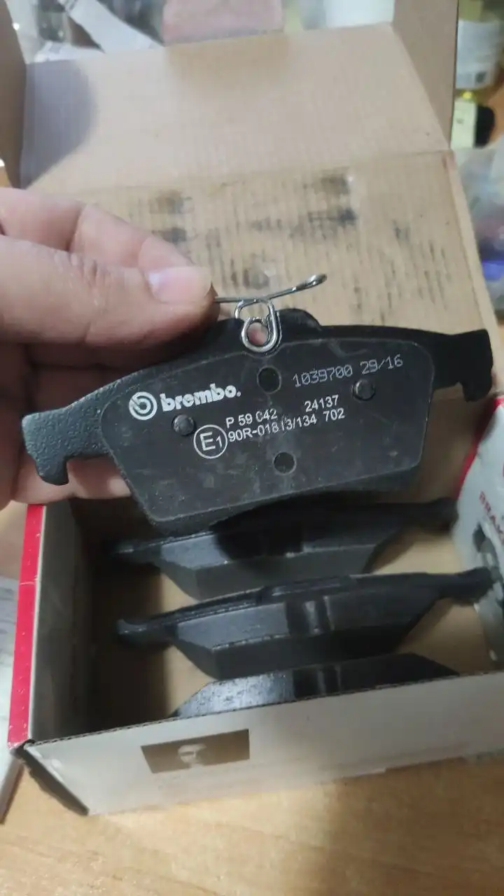 Тормозные колодки оригинал - Тормозная система (Запчасти) в Подольск