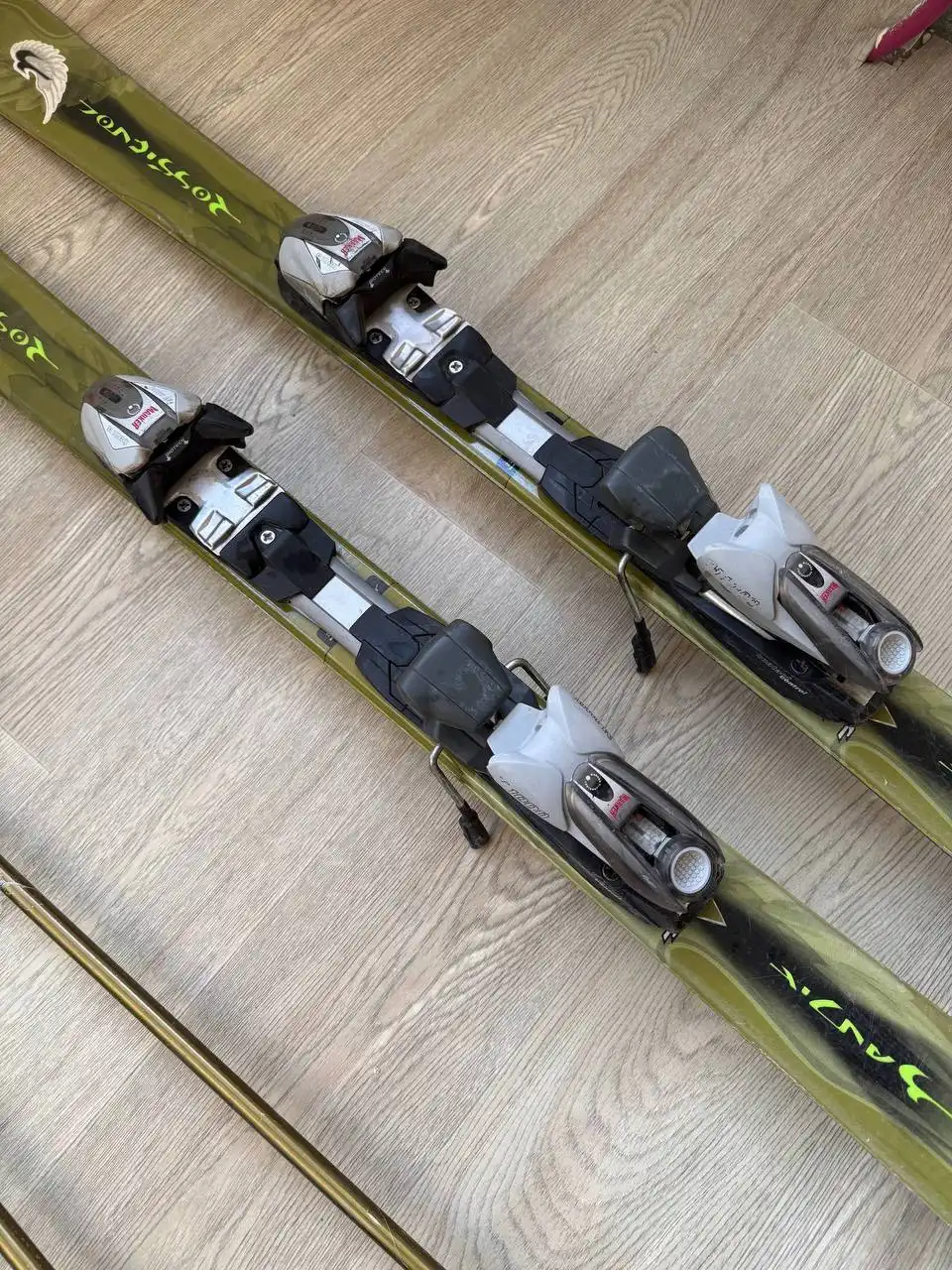 Лыжи горные с креплением и палками - Лыжи (Хобби и отдых) в Подольск