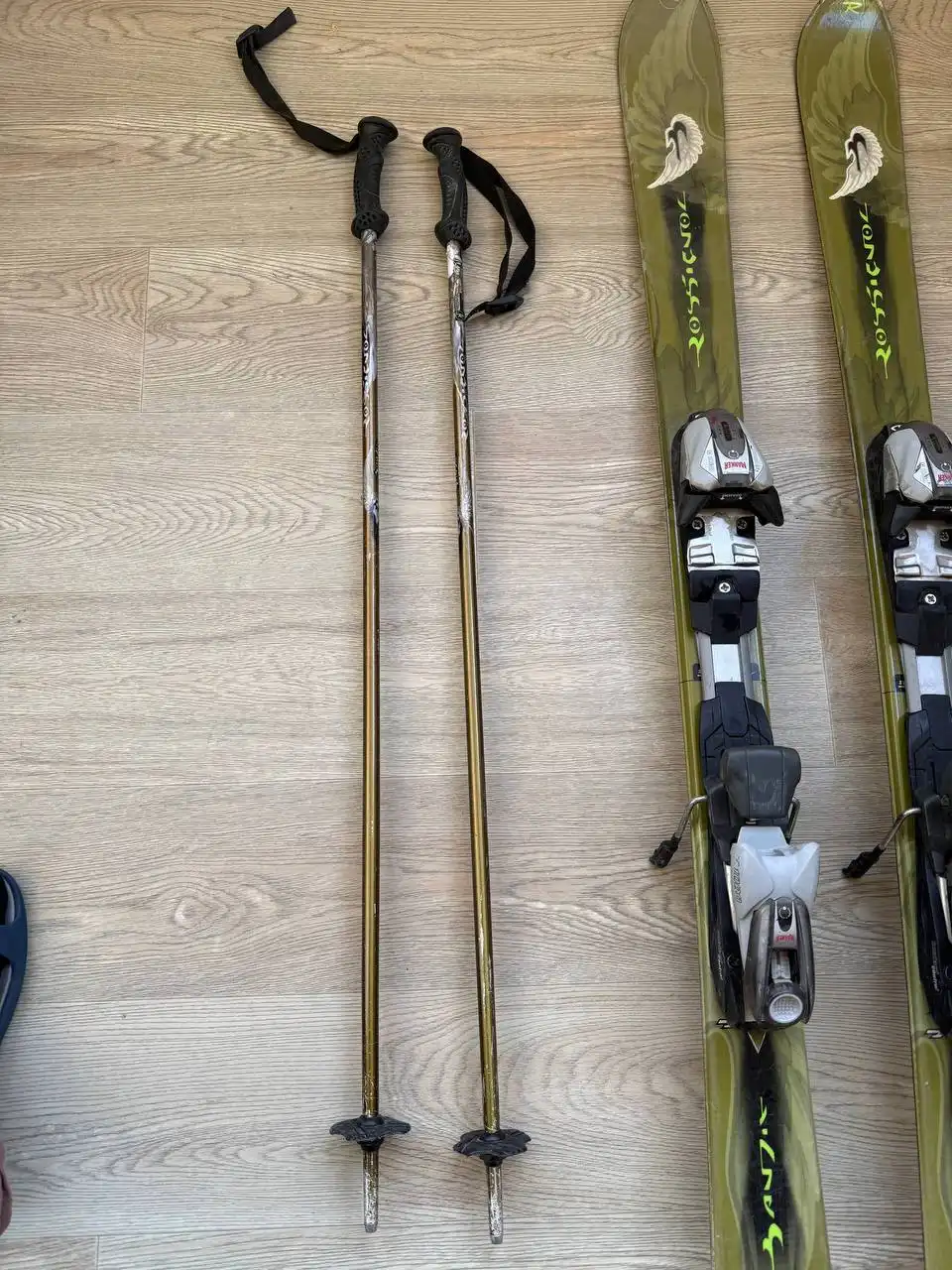 Лыжи горные с креплением и палками - Лыжи (Хобби и отдых) в Подольск