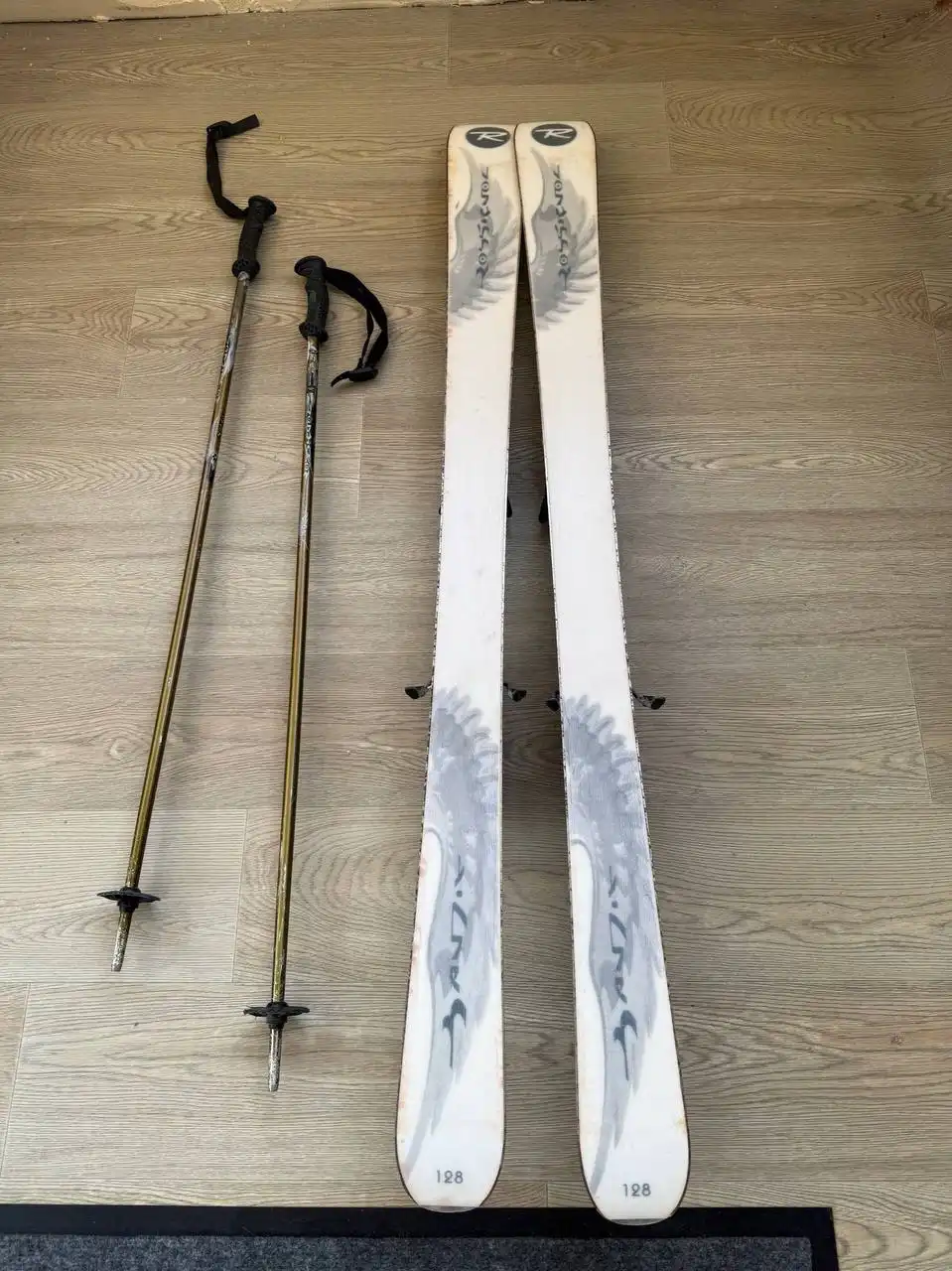 Лыжи горные с креплением и палками - Лыжи (Хобби и отдых) в Подольск