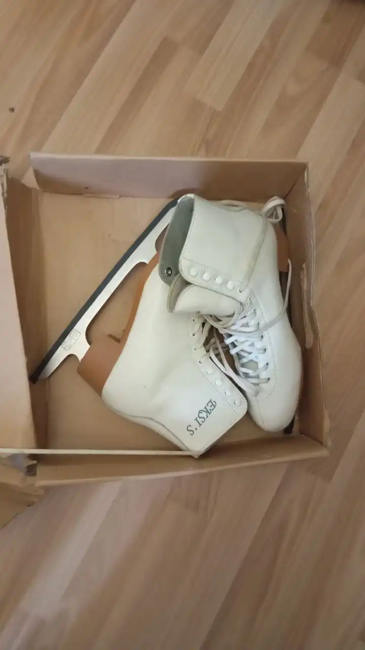 Коньки и угги в хорошем состоянии - Обувь (Одежда) в Подольск