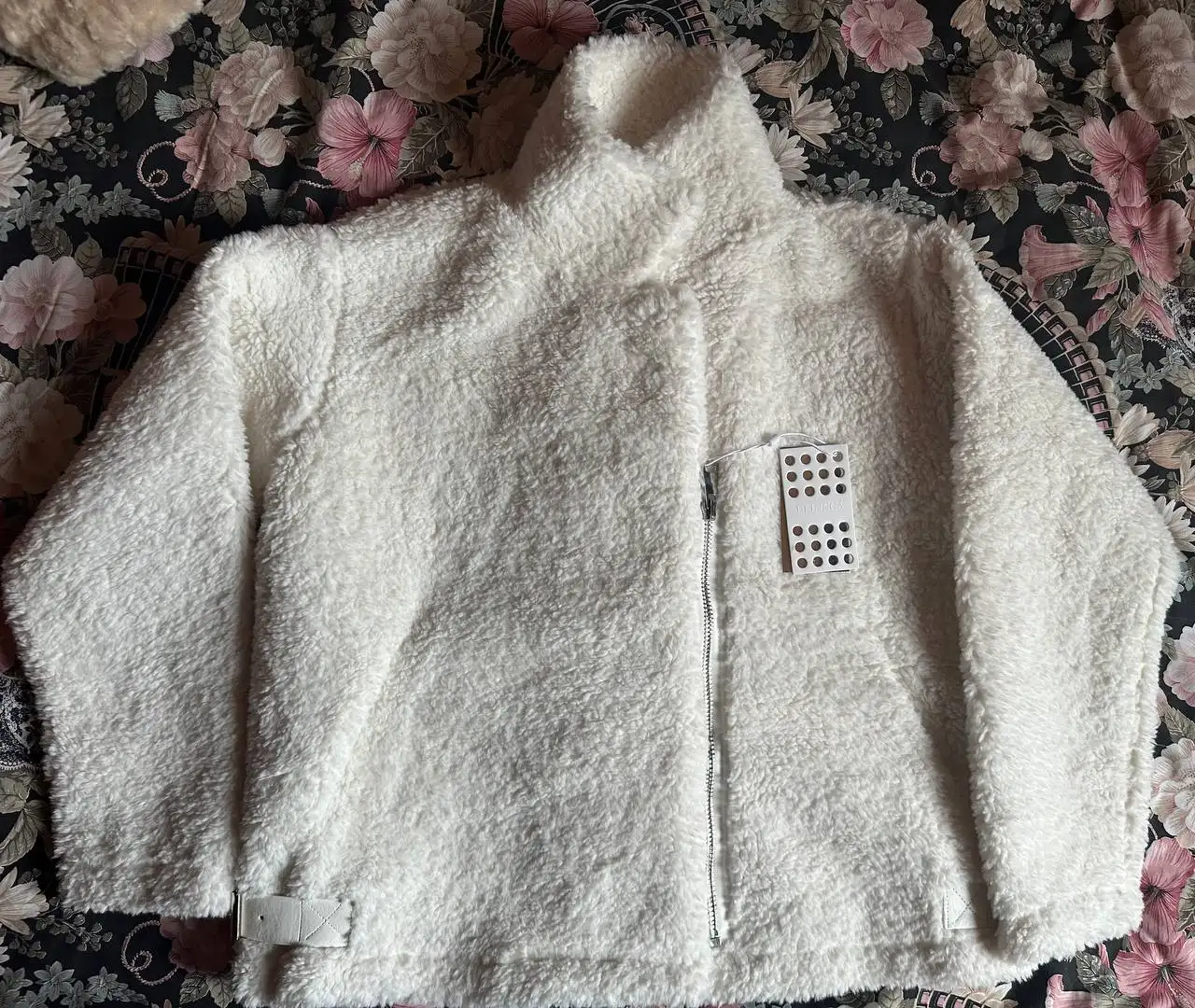 Шубки новые размер L (48) - Верхняя одежда (Одежда) в Подольск