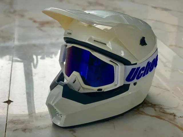 Продам шлем с маской хорошего качества - Хобби и отдых в Подольск