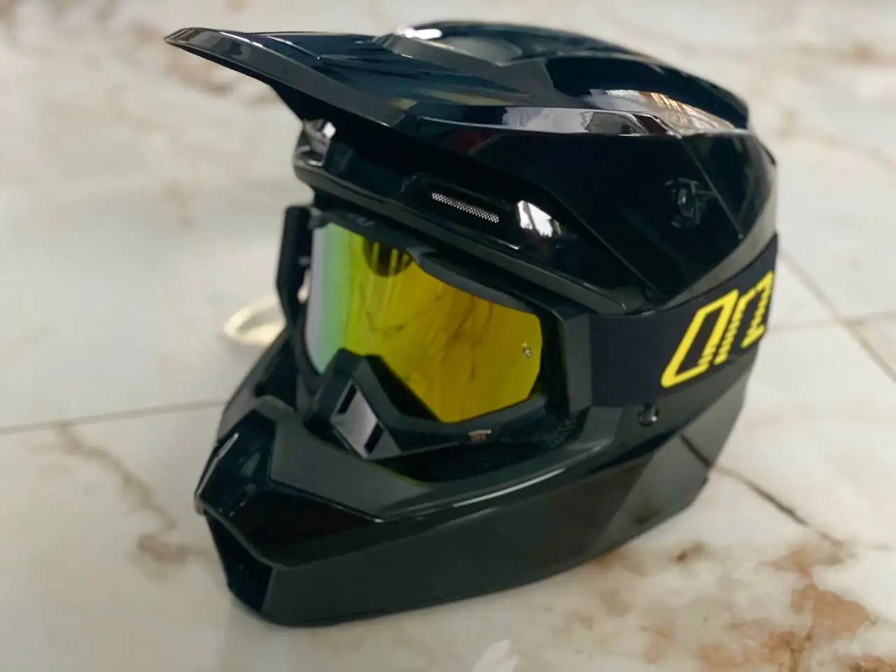 Продам шлем с маской хорошего качества - Защитная экипировка (Хобби и отдых) в Подольск