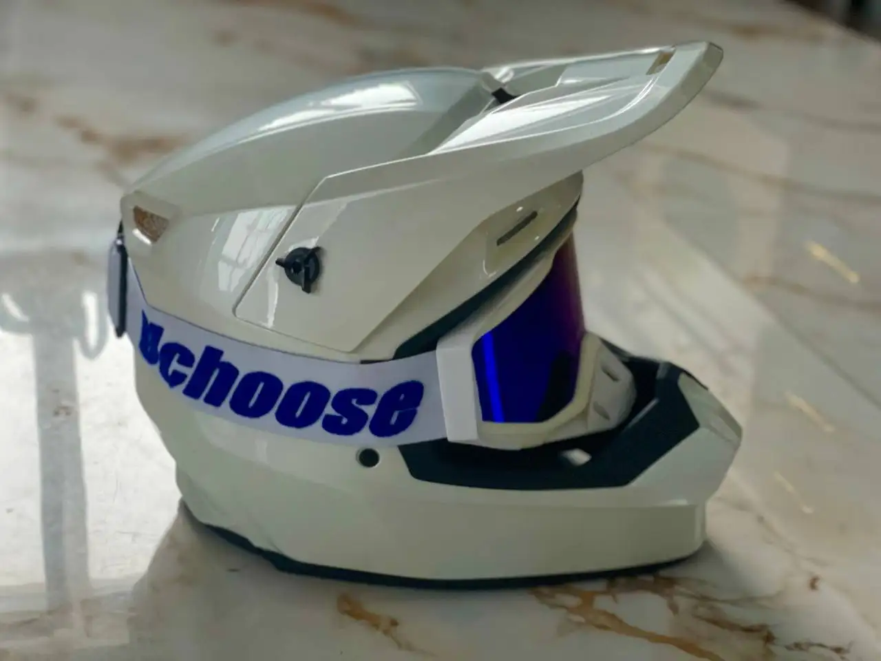 Продам шлем с маской хорошего качества - Защитная экипировка (Хобби и отдых) в Подольск