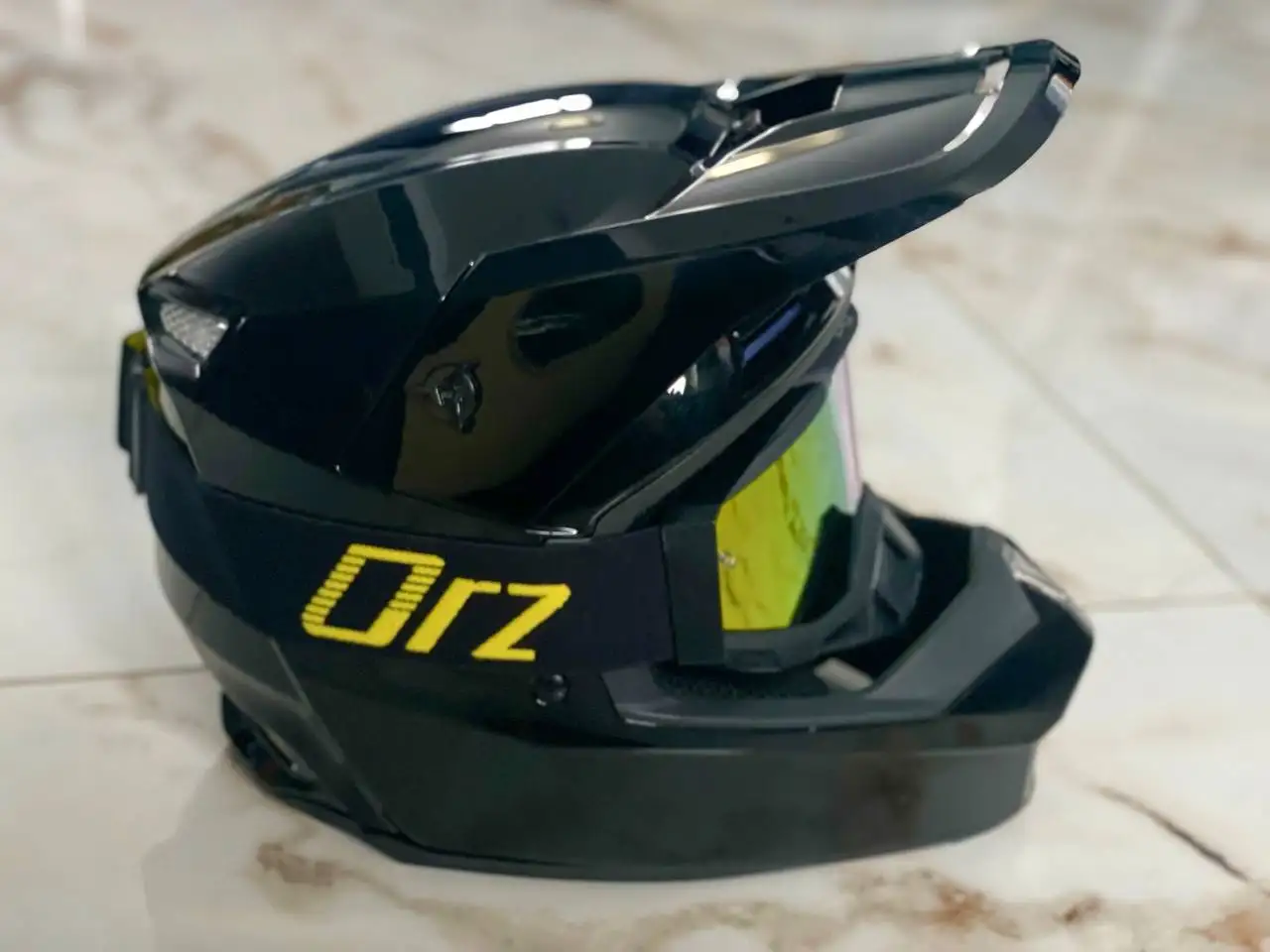 Продам шлем с маской хорошего качества - Защитная экипировка (Хобби и отдых) в Подольск