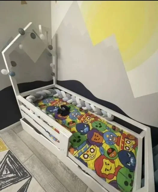 Детская кровать домик с ортопедическим матрасом - Одежда для детей в Климовск