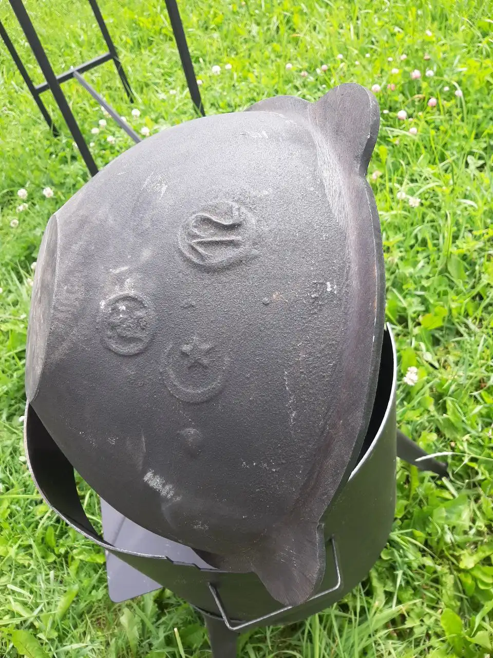 Продажа казана чугунного с печкой - Посуда и кухонная утварь (Для дома и дачи) в Подольск